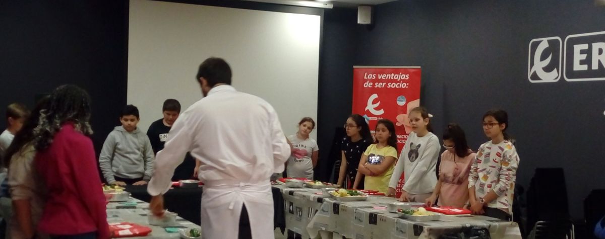 MÁS DE 442.000 ESCOLARES HAN PARTICIPADO EN LA ESCUELA DE ALIMENTACIÓN DE EROSKI DURANTE EL CURSO 2018-2019 MÁS DE 442.000 ESCOLARES HAN PARTICIPADO EN LA ESCUELA DE ALIMENTACIÓN DE EROSKI DURANTE EL CURSO 2018-2019